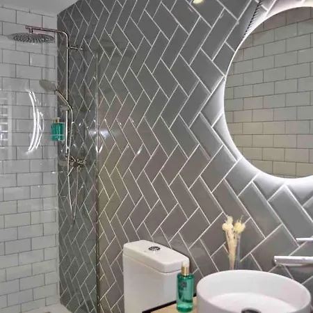 Daire Beautiful Modern Loft 1km From The Sea In *