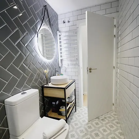 Daire Beautiful Modern Loft 1km From The Sea In