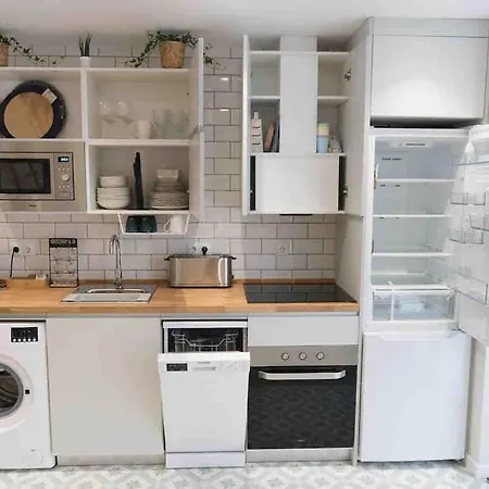 Daire Beautiful Modern Loft 1km From The Sea In *