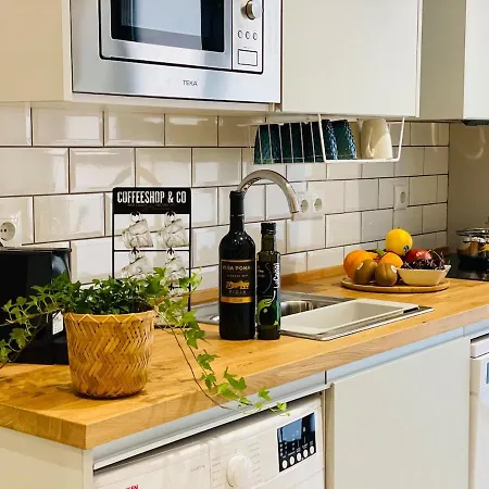 Daire Beautiful Modern Loft 1km From The Sea In *